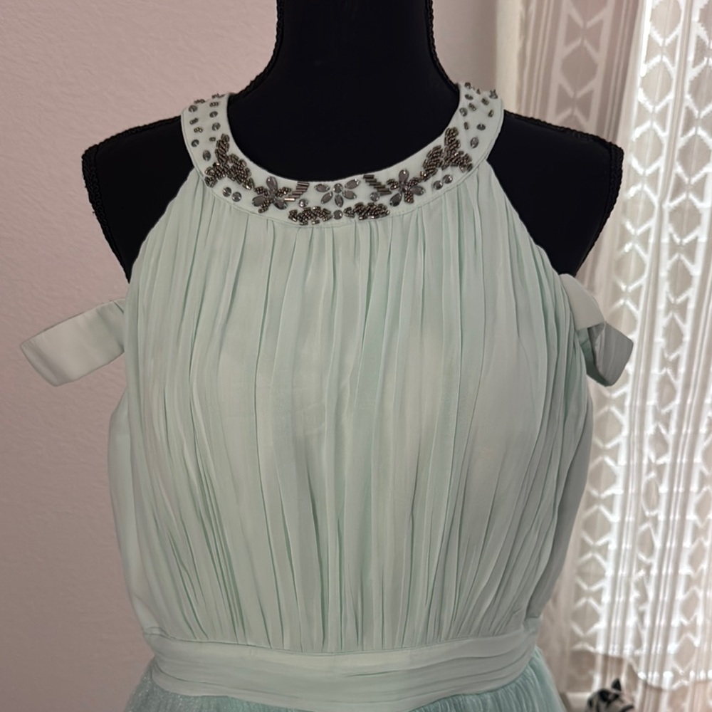 Green Sleeveless Halter Prom Dress - Picture 4 of 7